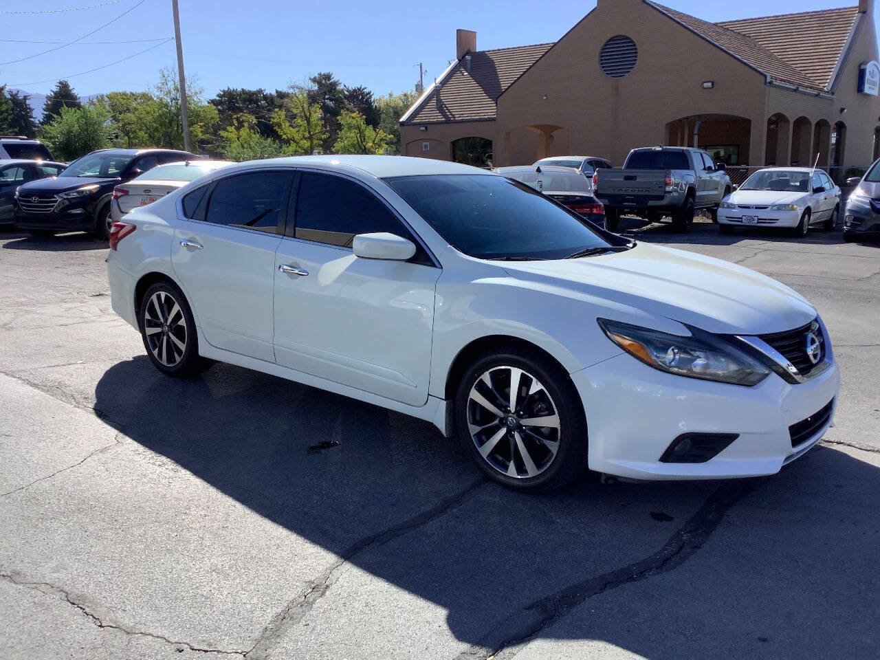 Used 2017 Nissan Altima 3.5 SR FWD image 8