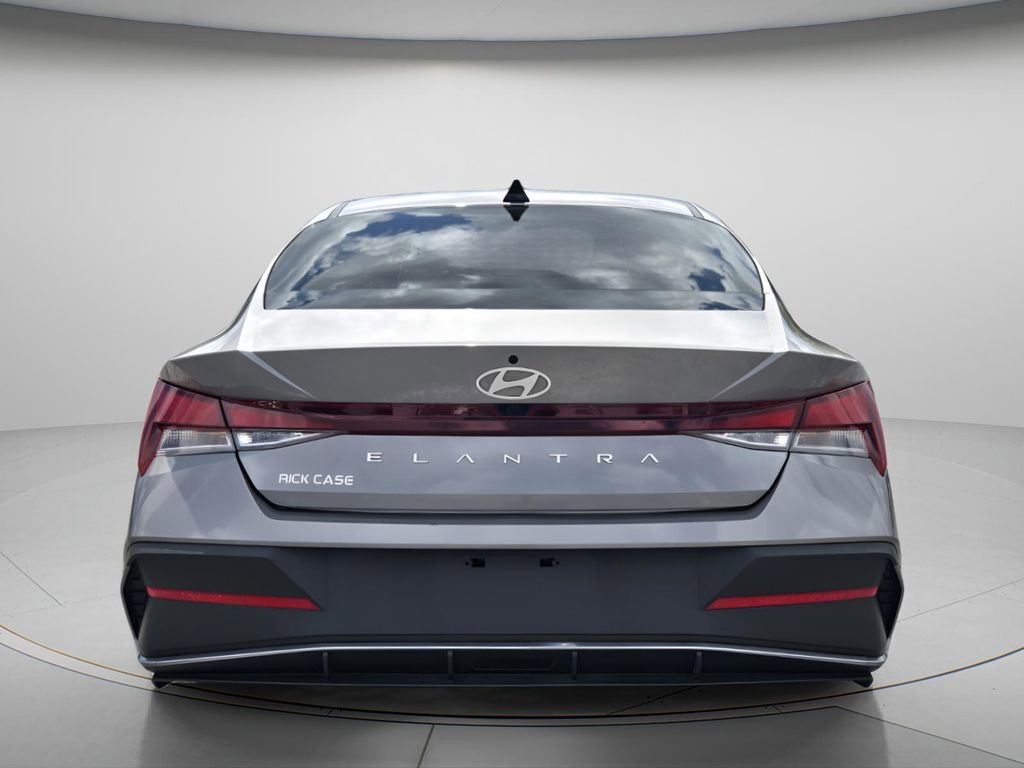 Certified 2024 Hyundai Elantra SEL FWD image 6