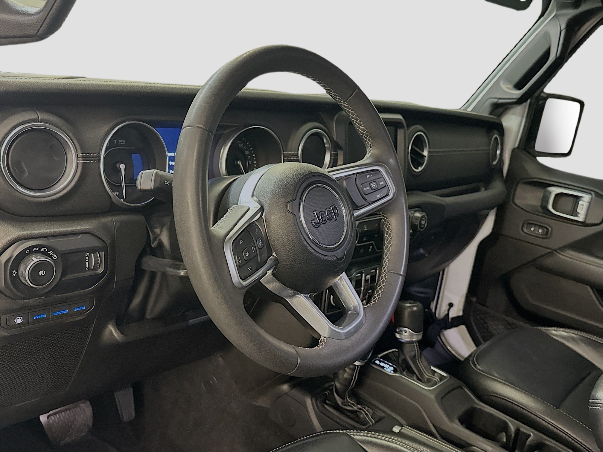 Used 2023 Jeep Wrangler Unlimited Sahara AWD/4WD image 18
