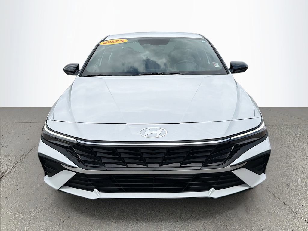 Used 2025 Hyundai Elantra Sport FWD image 9