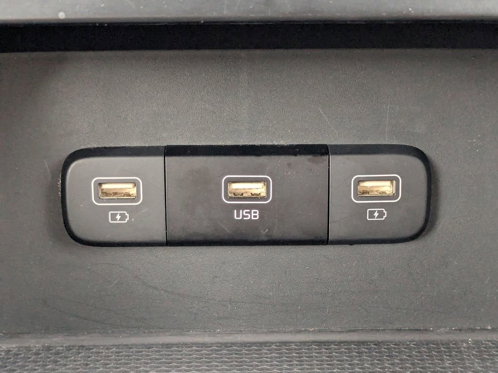 Used 2024 Kia Carnival LX image 28