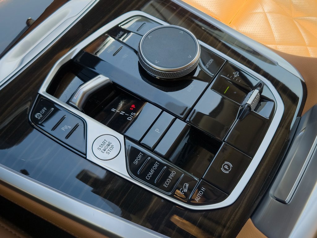 Used 2023 BMW X7 xDrive40i w/ Premium Package image 15