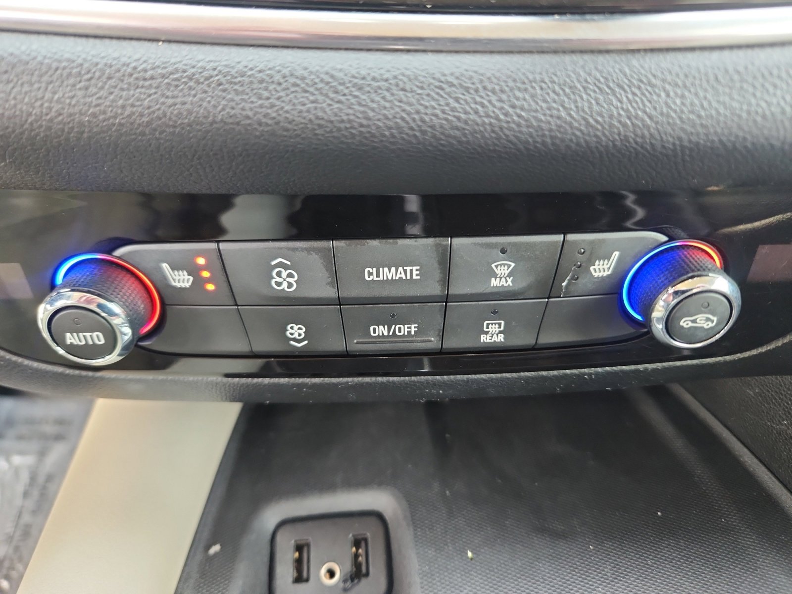 Used 2019 Buick Enclave Essence image 34