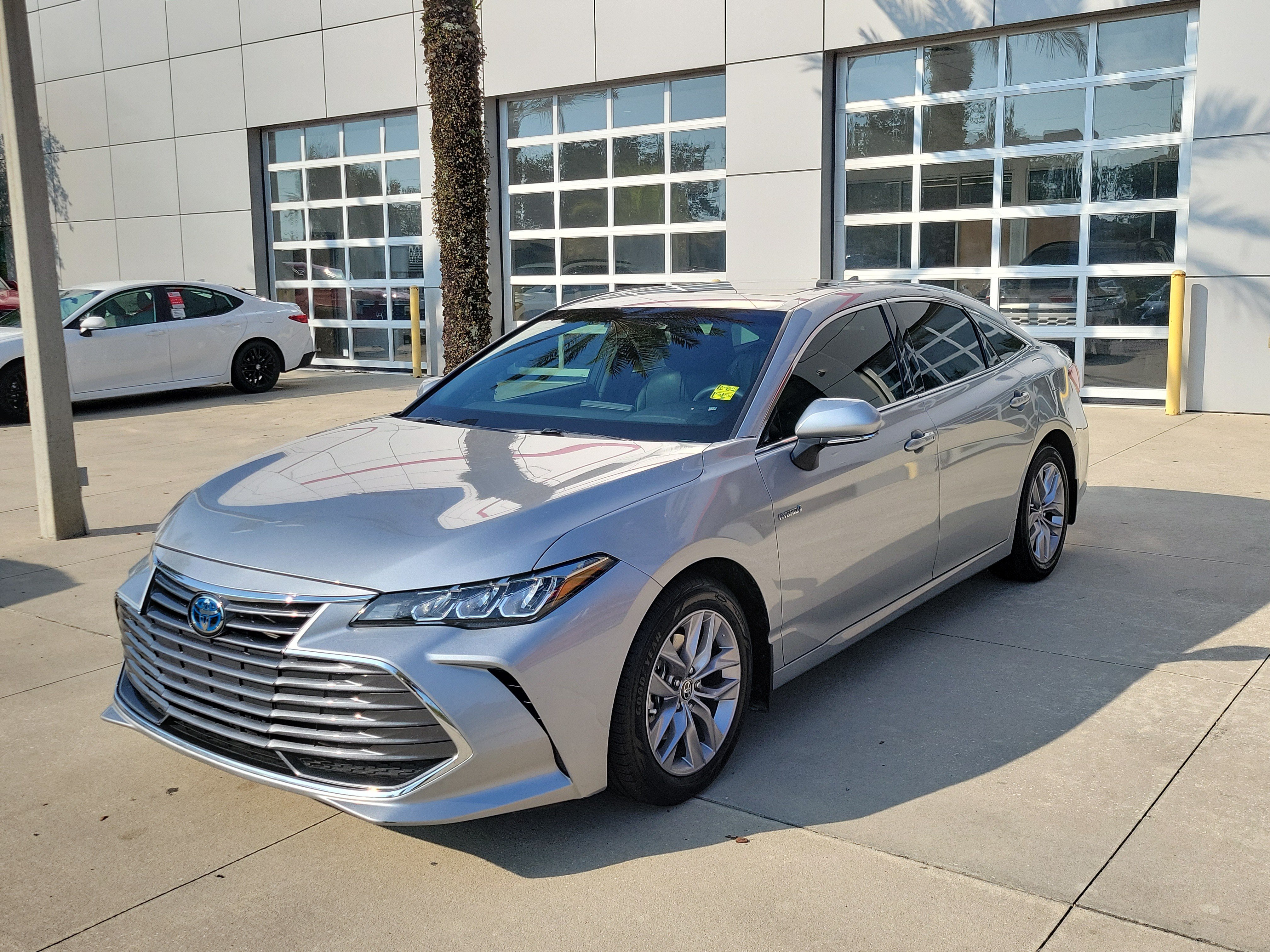 Used 2021 Toyota Avalon XLE w/ Moonroof Package FWD video 1