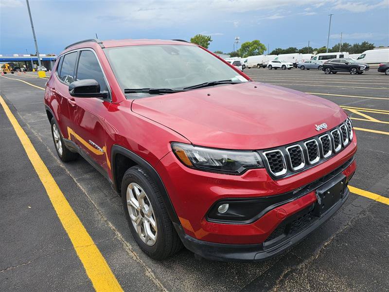 Used 2025 Jeep Compass Latitude AWD/4WD image 7