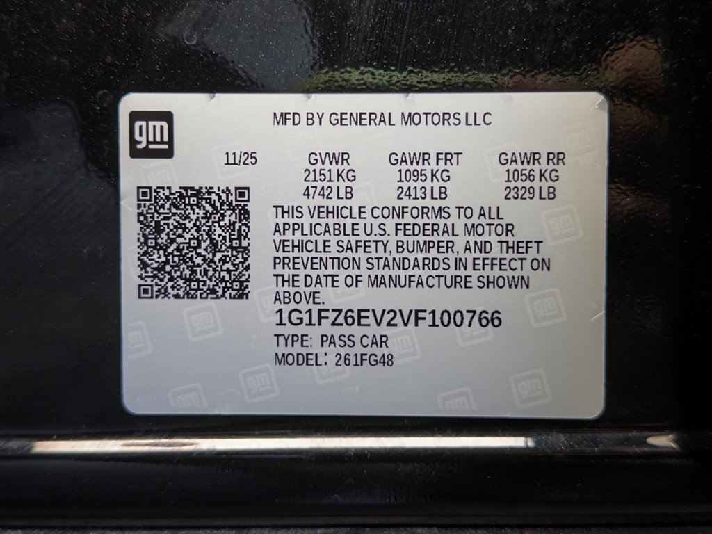 Used 2027 Chevrolet Bolt RS w/ Technology Package FWD image 27