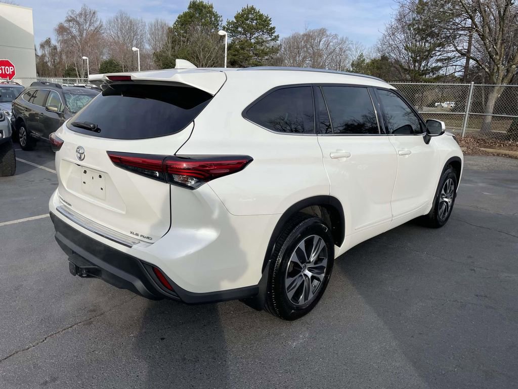Used 2021 Toyota Highlander XLE image 9