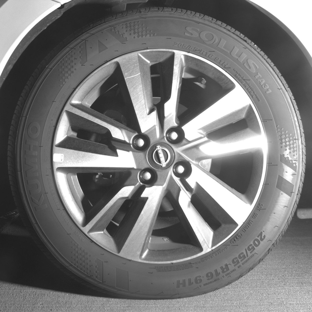 Used 2025 Nissan Versa SV FWD image 12