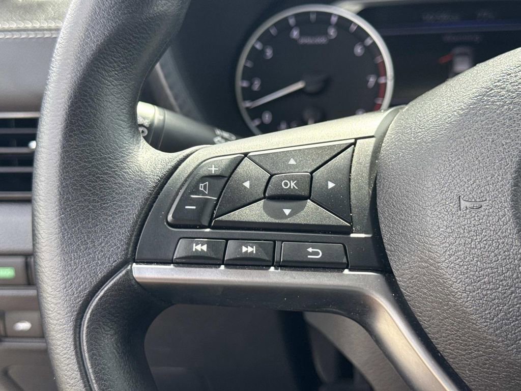 Certified 2025 Nissan Sentra SV FWD image 29