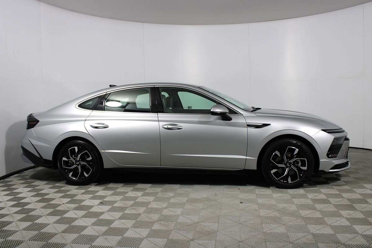 Used 2025 Hyundai Sonata SEL FWD image 18