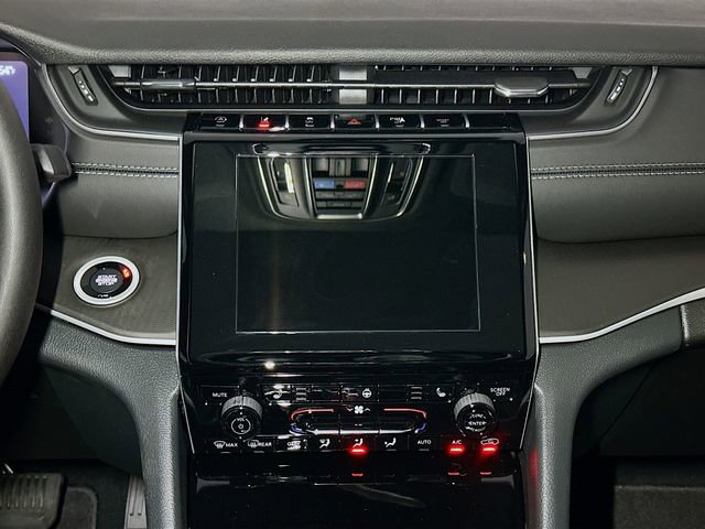 New 2025 Jeep Grand Cherokee L Altitude image 8