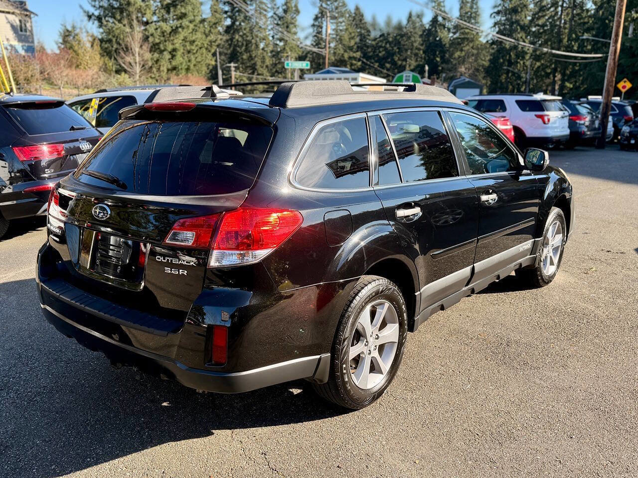 Used 2013 Subaru Outback 3.6R Limited w/ Special Appearance Pkg AWD/4WD image 6