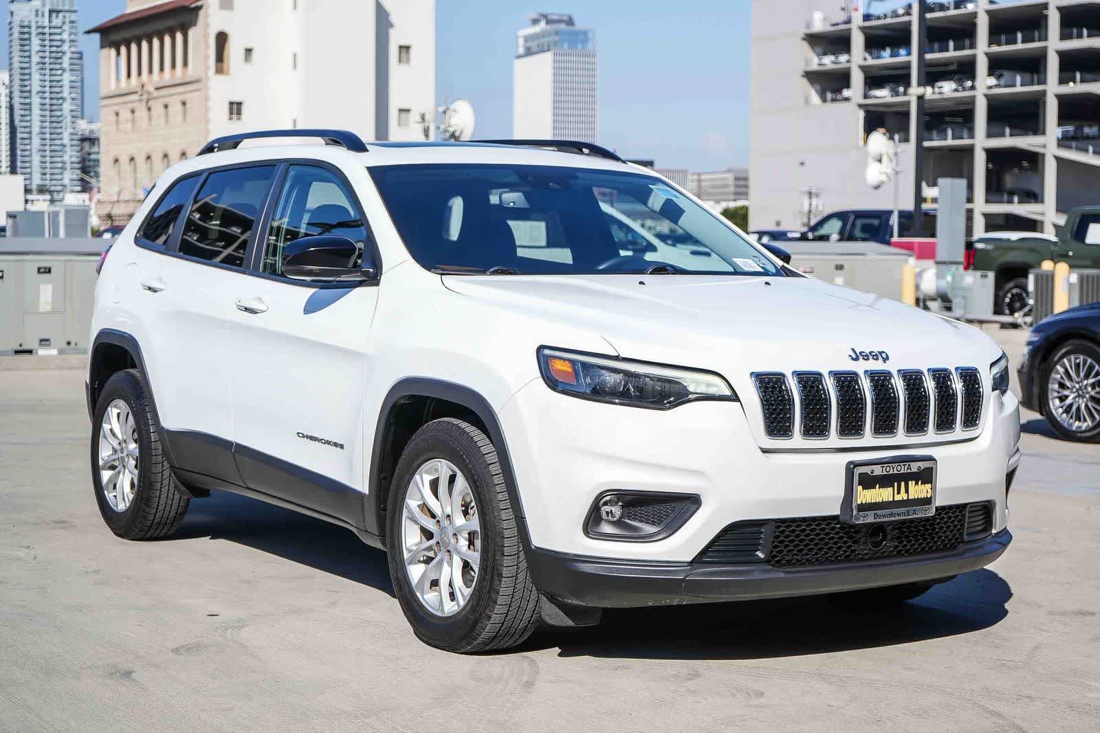 Used 2022 Jeep Cherokee Latitude Lux FWD image 3