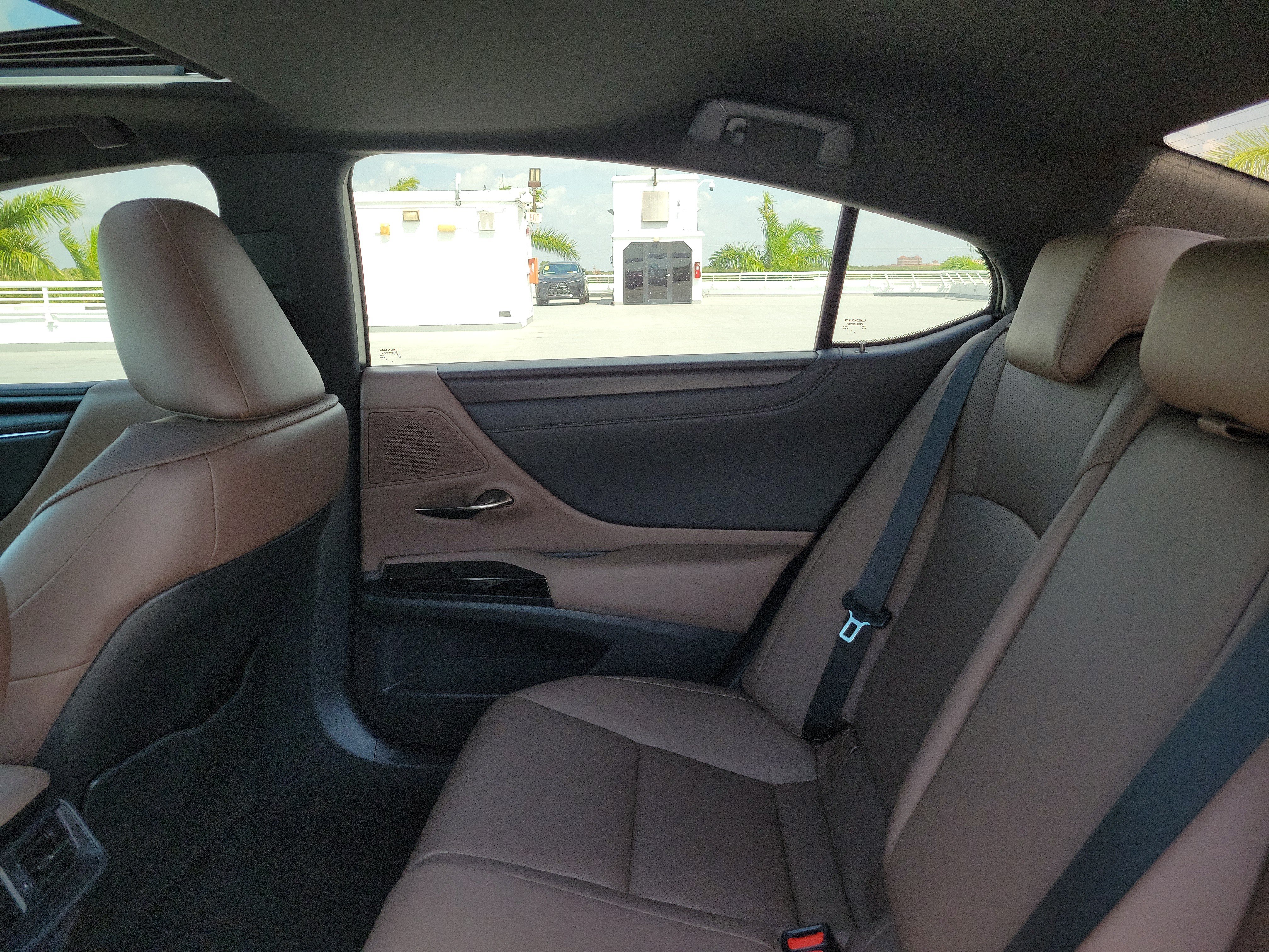 Certified 2025 Lexus ES 350 w/ Premium Package FWD image 13