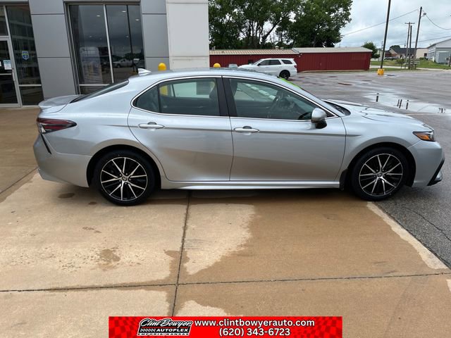 Used 2023 Toyota Camry SE FWD image 7
