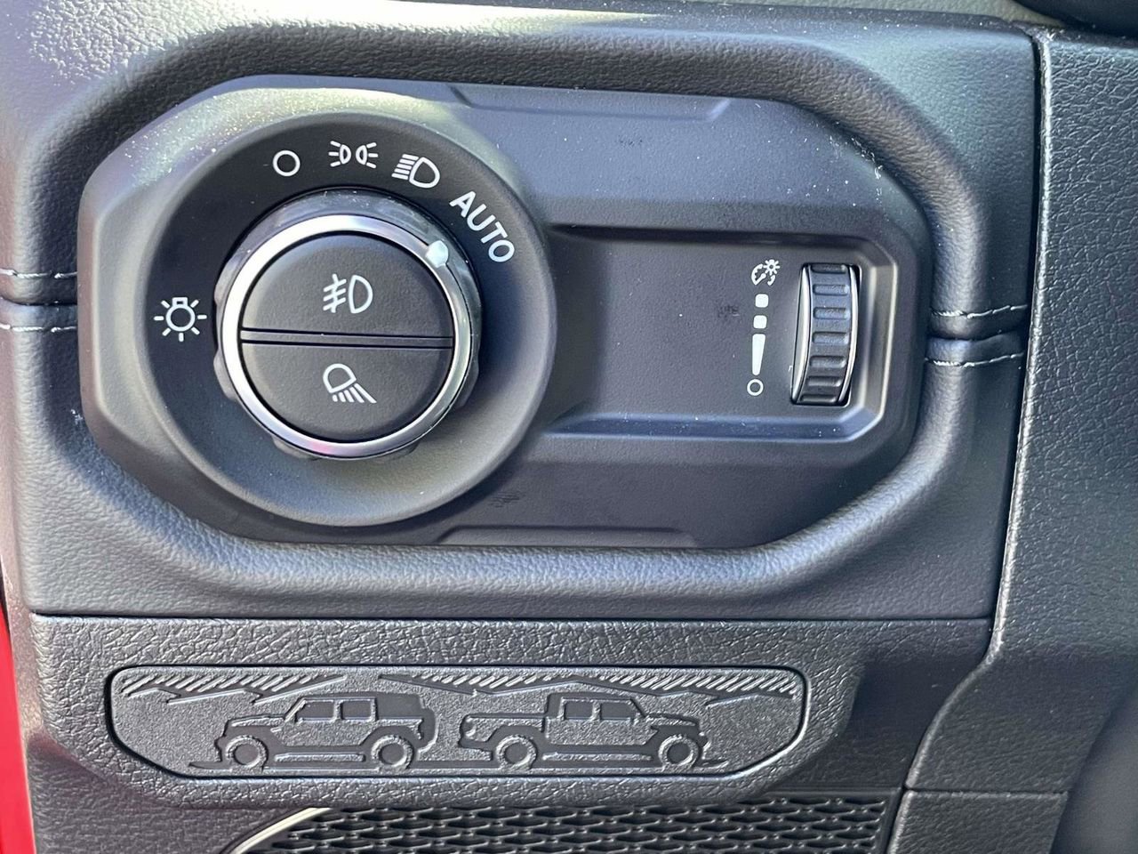 New 2025 Jeep Gladiator Mojave image 12