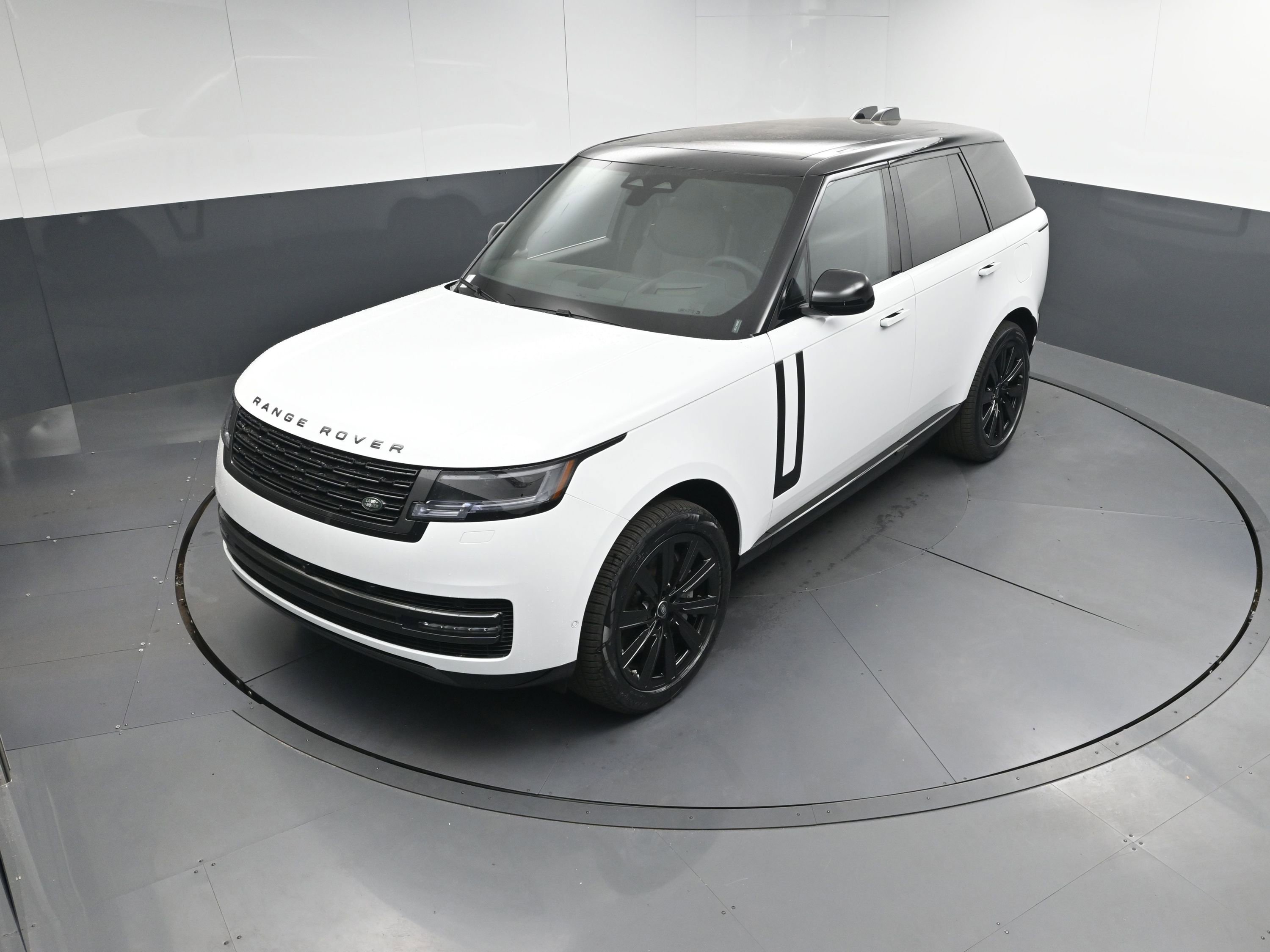 New 2025 Land Rover Range Rover SE image 29