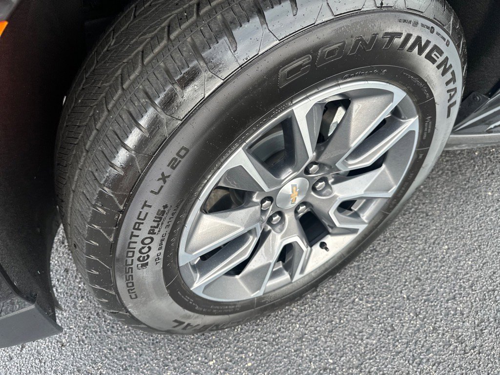 Used 2024 Chevrolet Suburban LT w/ Luxury Package image 10