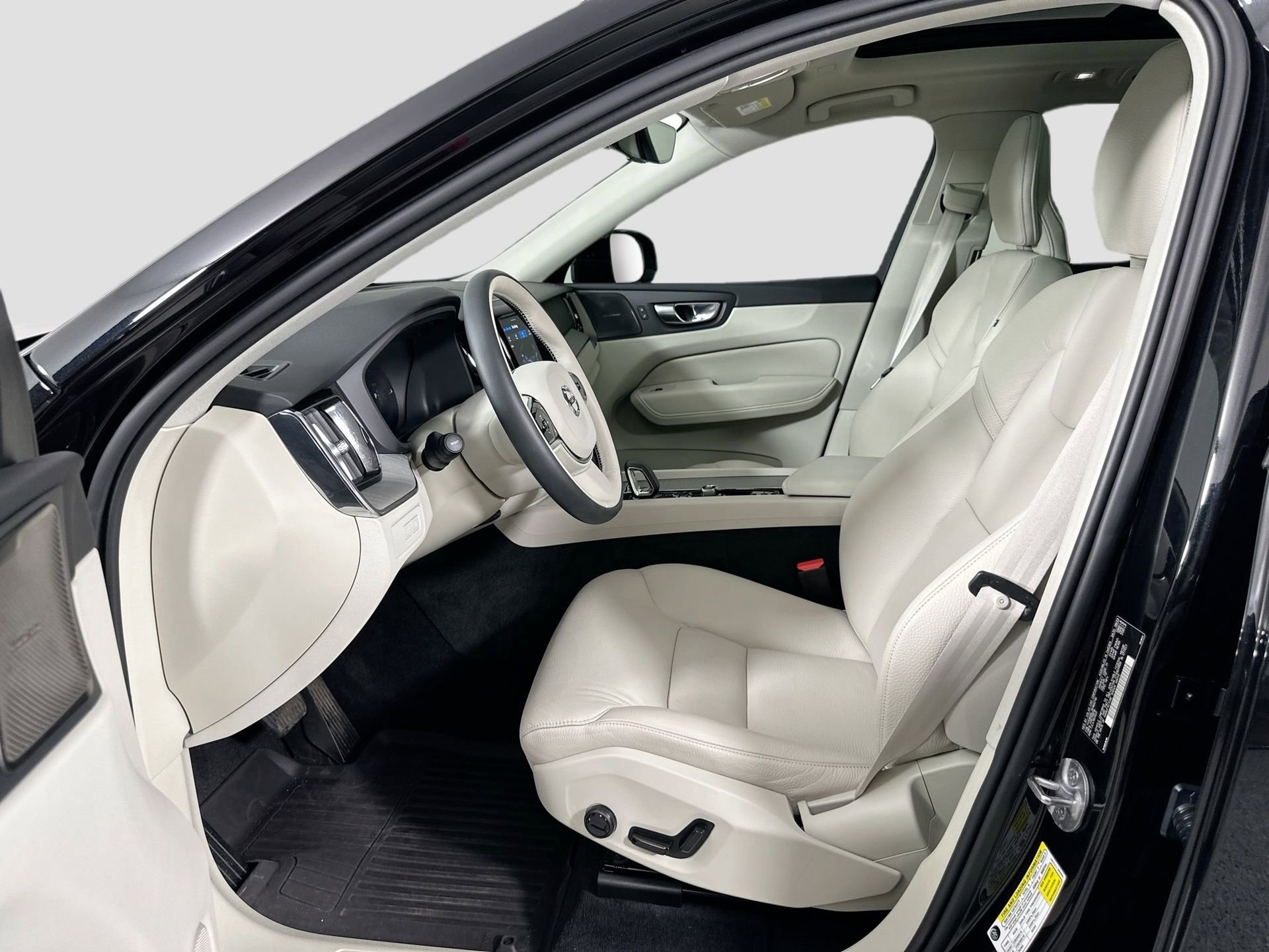 Used 2024 Volvo XC60 T8 Plus w/ Protection Package Premier image 15