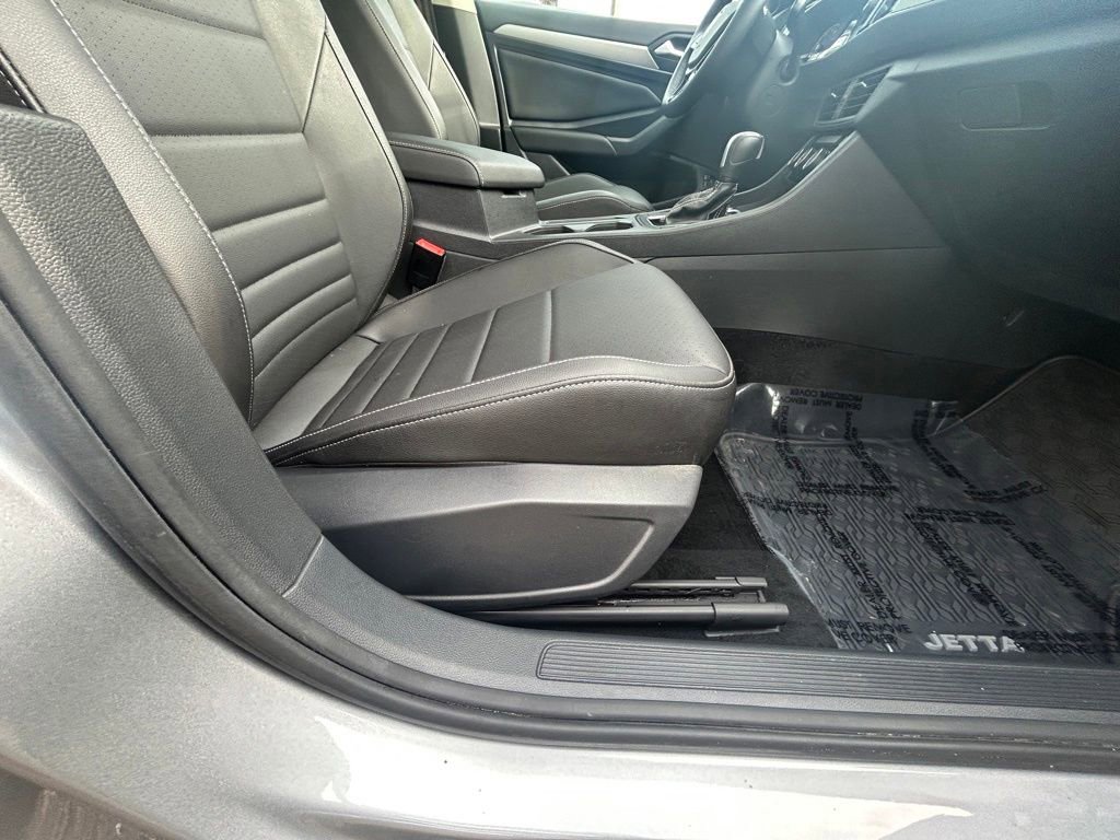 Used 2021 Volkswagen Jetta SE image 23