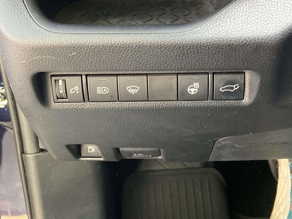 Used 2021 Toyota RAV4 XSE image 19