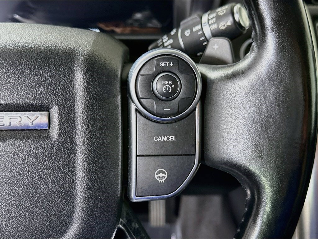 Used 2018 Land Rover Discovery HSE AWD/4WD image 14