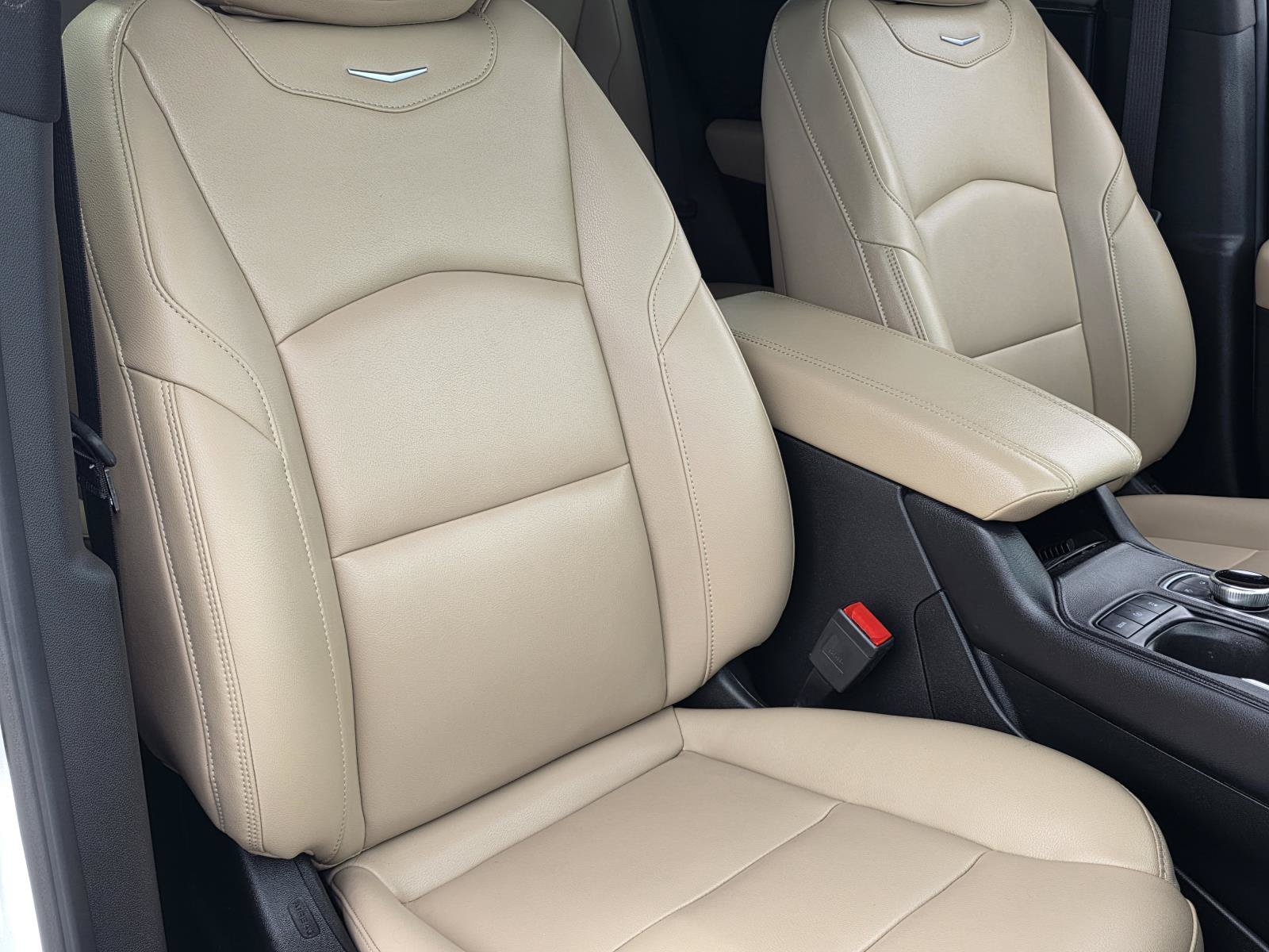 Certified 2024 Cadillac XT4 Luxury w/ Cold Weather Package FWD image 23