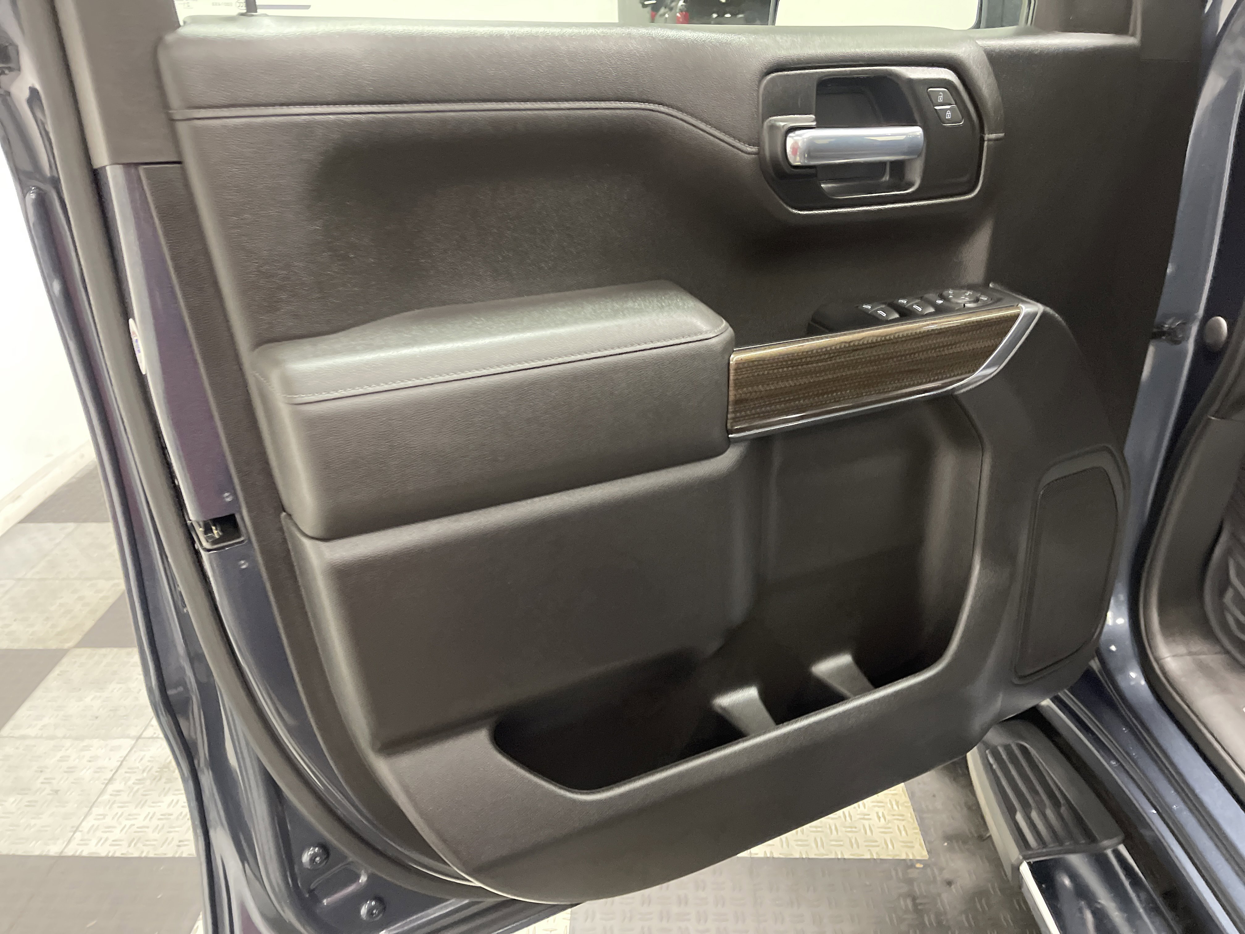 Used 2022 Chevrolet Silverado 1500 LT image 10