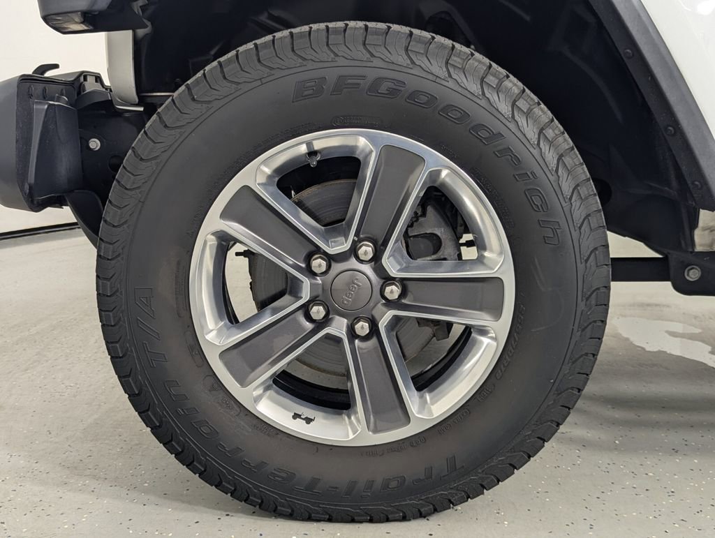 Used 2019 Jeep Wrangler Unlimited Sahara AWD/4WD image 11