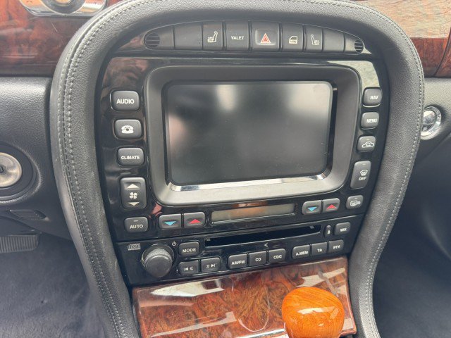 Used 2005 Jaguar XJ Vanden Plas Super V8 RWD image 26