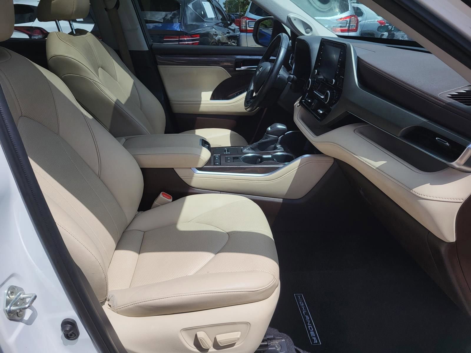Used 2020 Toyota Highlander Limited FWD image 9