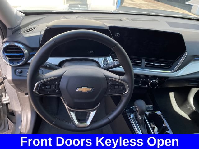 Used 2025 Chevrolet Trax LT w/ LT Convenience Package FWD image 13
