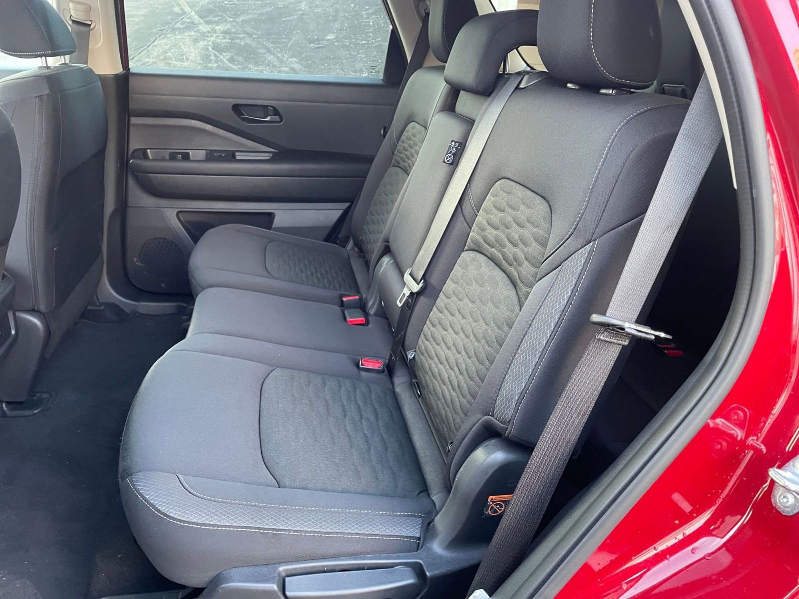 Used 2025 Nissan Pathfinder SV image 27