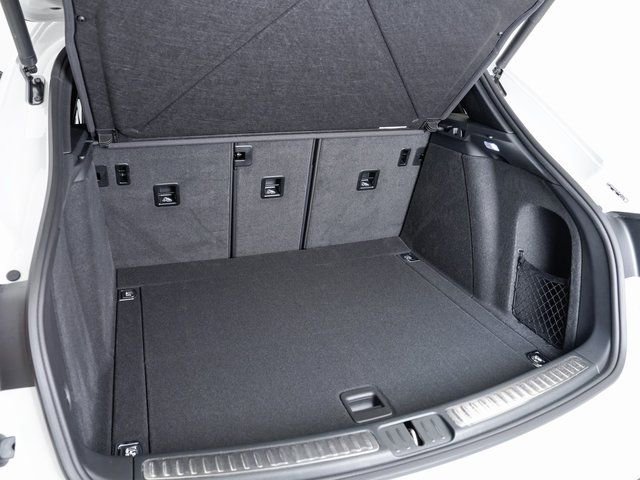 Certified 2025 Porsche Macan image 28