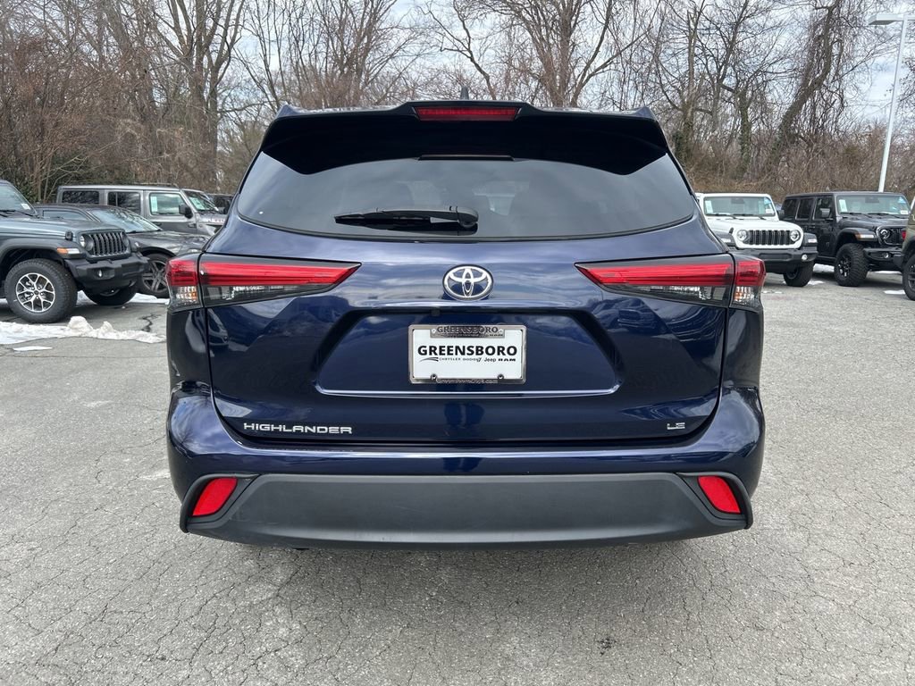 Used 2023 Toyota Highlander LE image 5