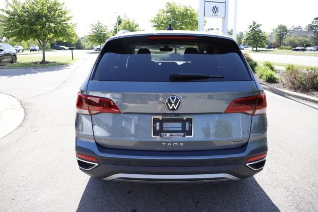 Used 2022 Volkswagen Taos SE w/ Panoramic Sunroof Package AWD/4WD image 6