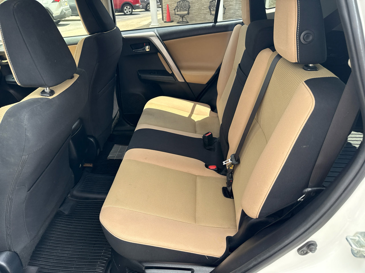 Used 2018 Toyota RAV4 XLE image 19