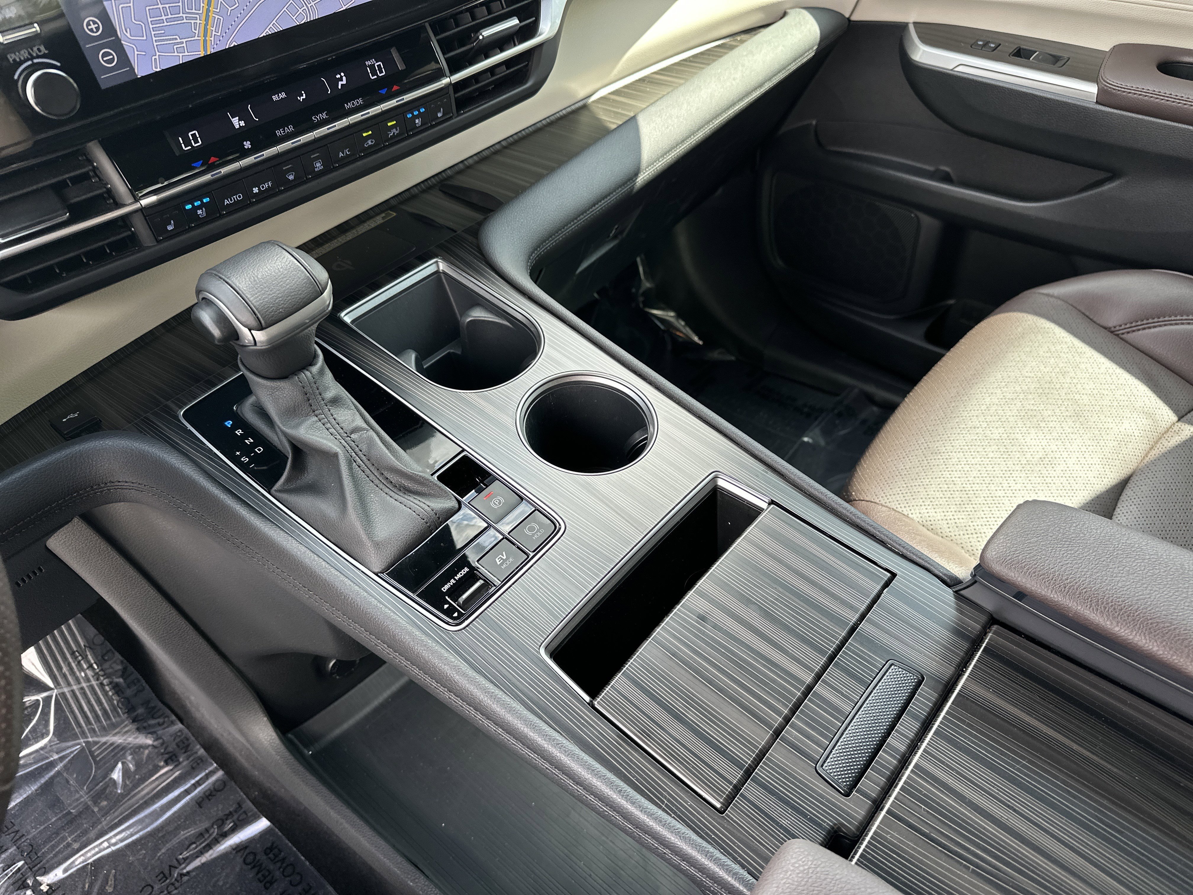 Certified 2023 Toyota Sienna Platinum FWD image 26