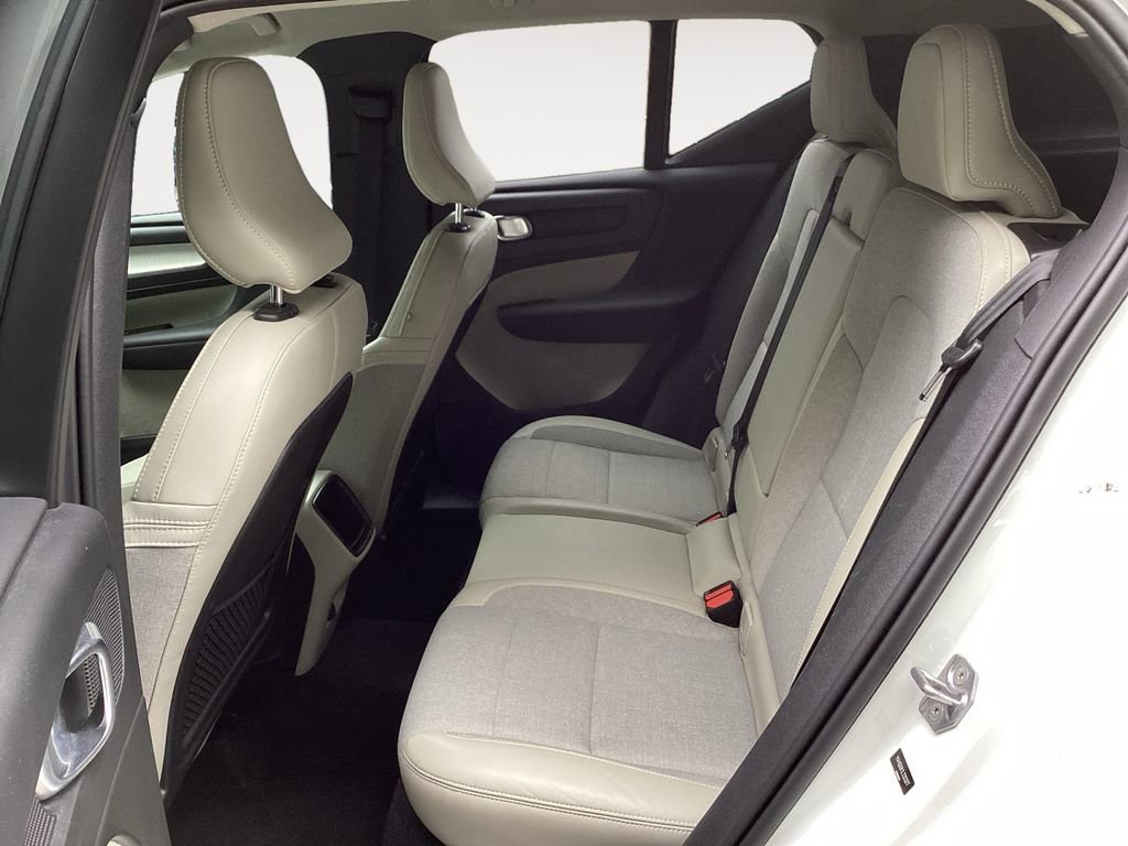 Used 2020 Volvo XC40 T5 Momentum image 15