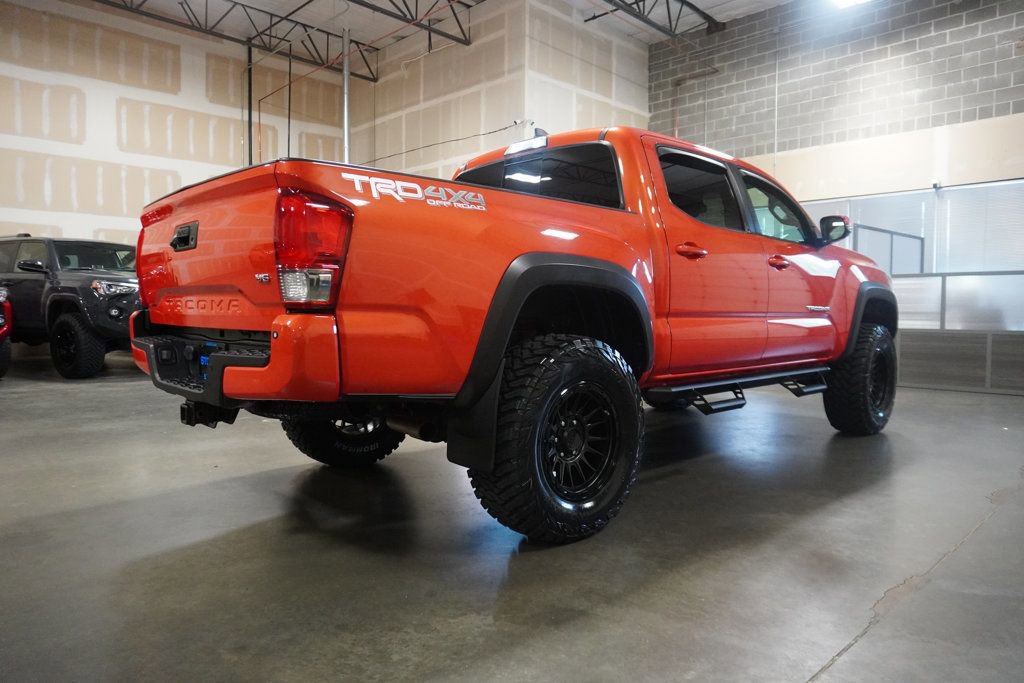 Used 2017 Toyota Tacoma TRD Off-Road image 4