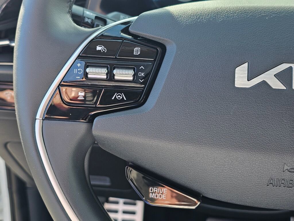 Certified 2023 Kia Niro Wave w/ Wave Preserve Package image 37