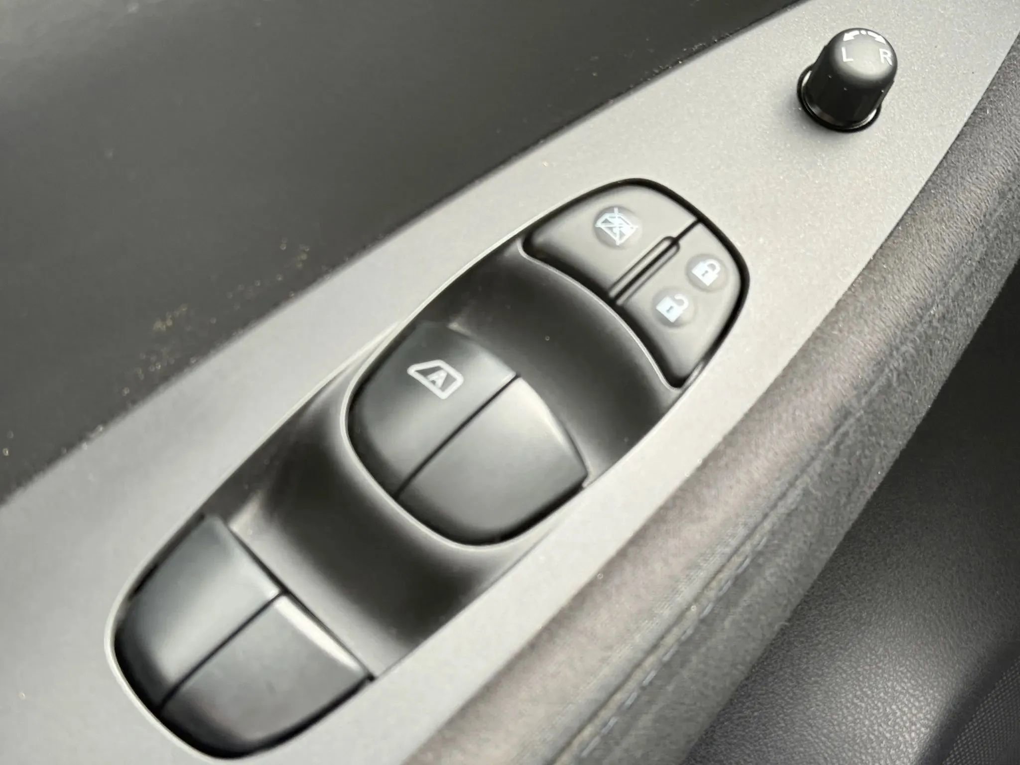 Used 2014 Nissan Leaf S image 23