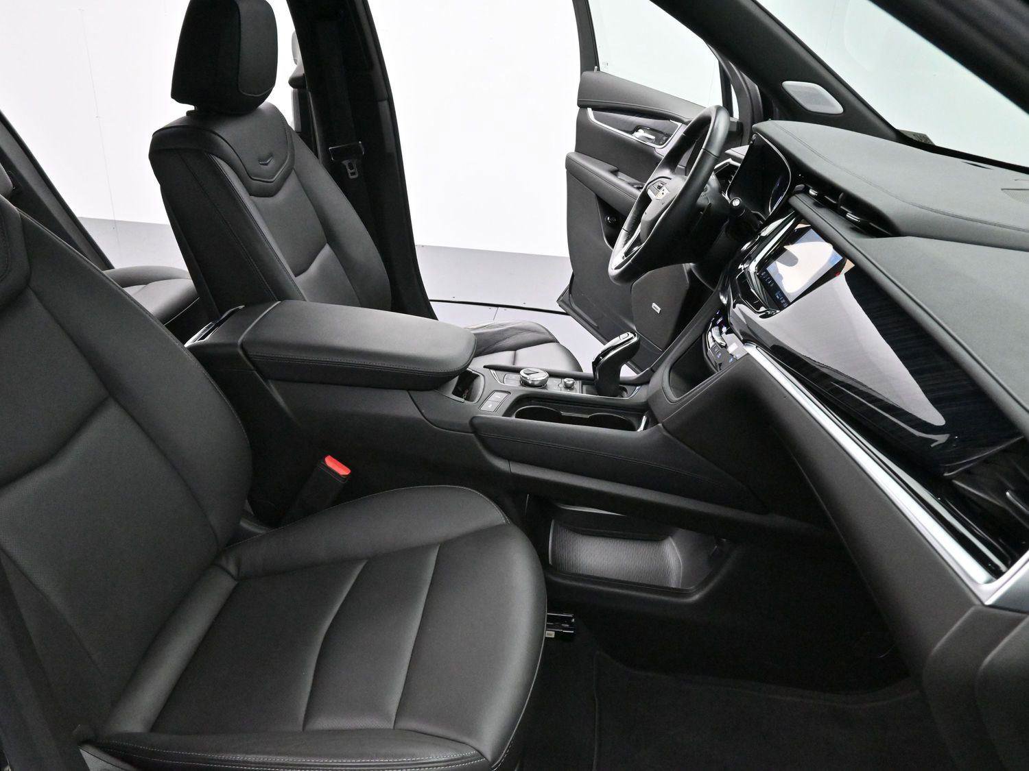 Certified 2025 Cadillac XT6 Premium Luxury image 29