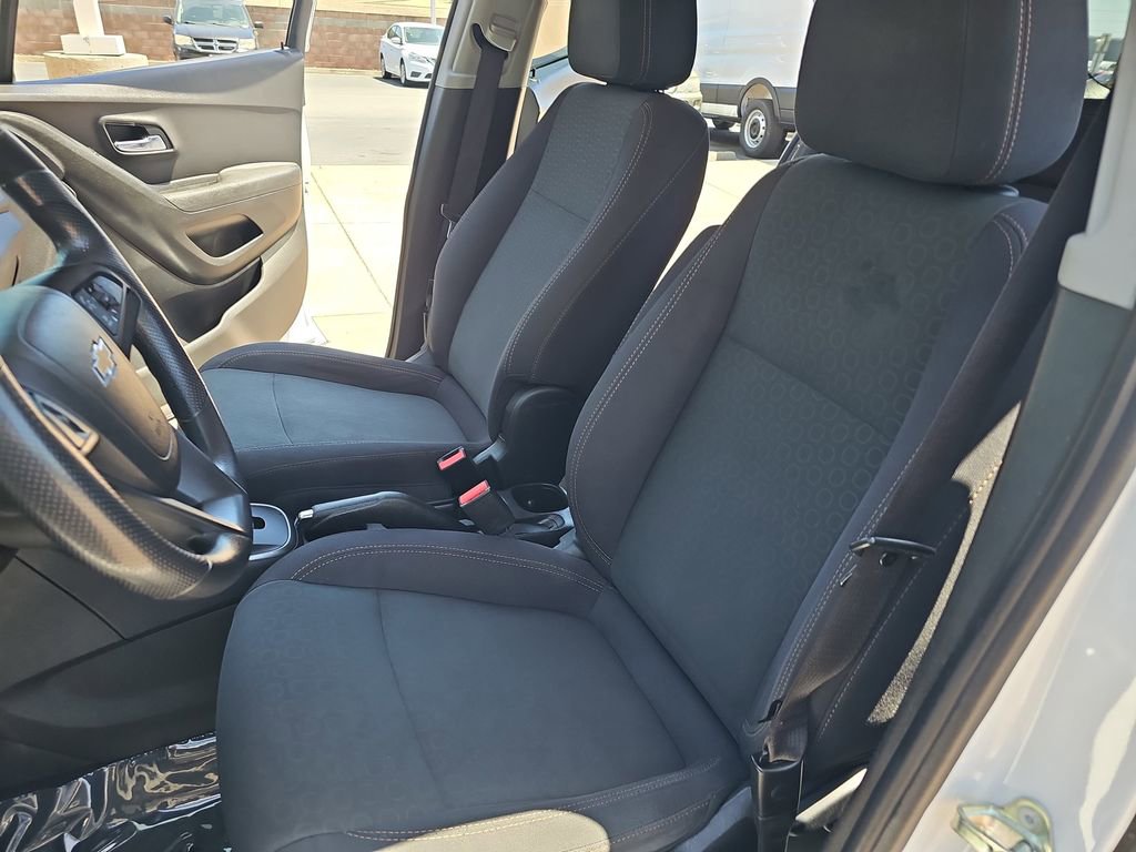 Used 2018 Chevrolet Trax LS w/ Fleet Convenience Package FWD image 14