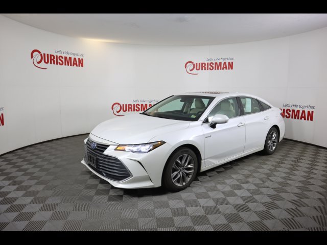 Used 2020 Toyota Avalon XLE w/ Moonroof Package FWD image 3