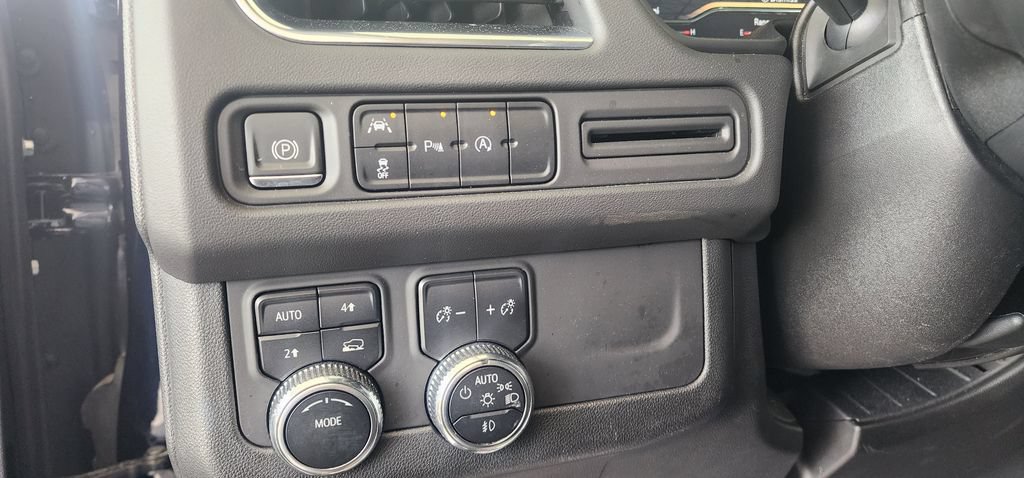 Used 2023 GMC Yukon SLT AWD/4WD image 28