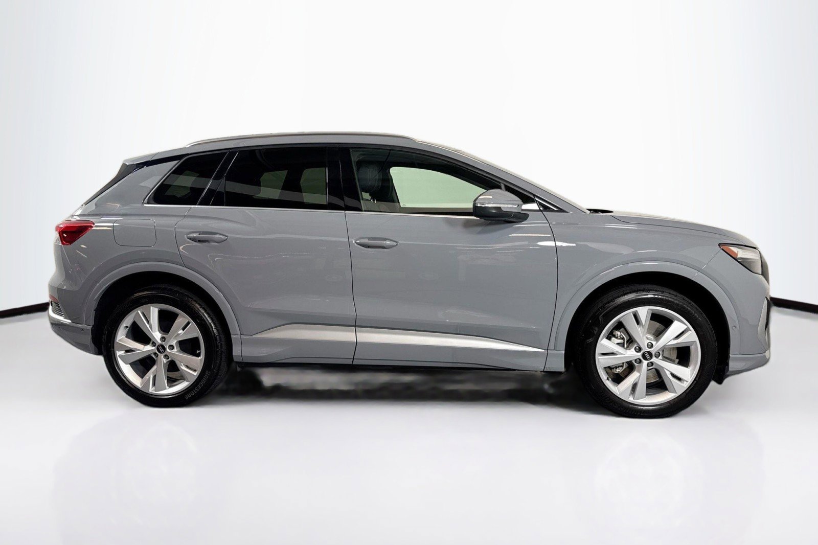 Used 2023 Audi Q4 e-tron Premium Plus AWD/4WD image 4