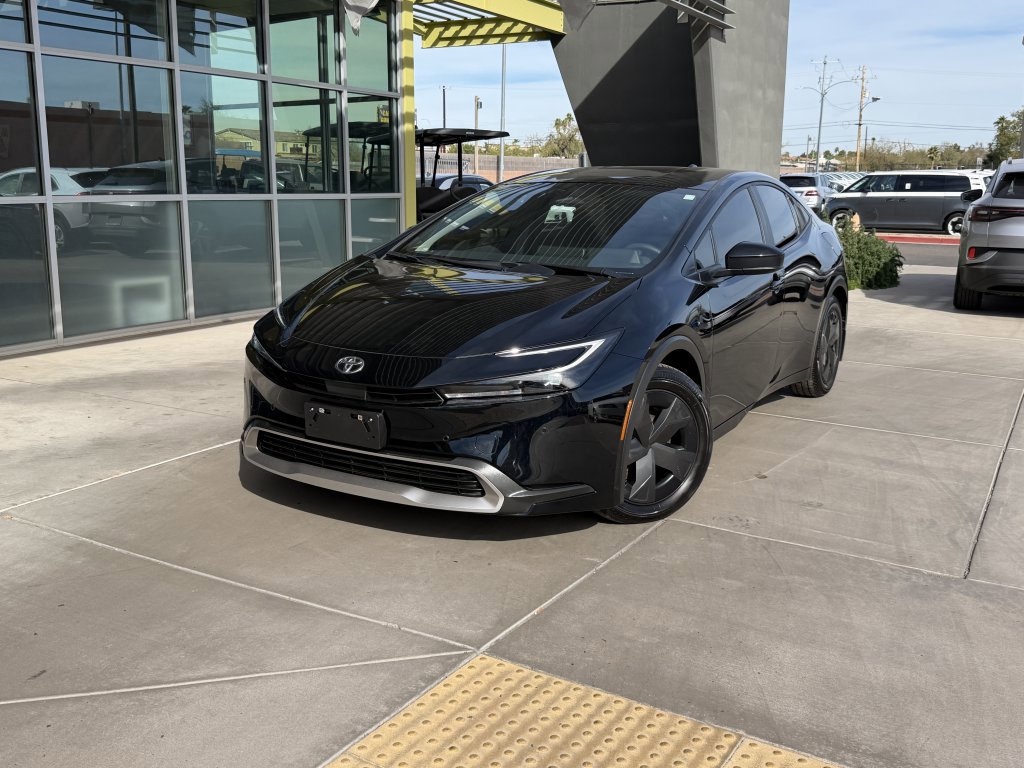 Used 2023 Toyota Prius Prime SE image 2