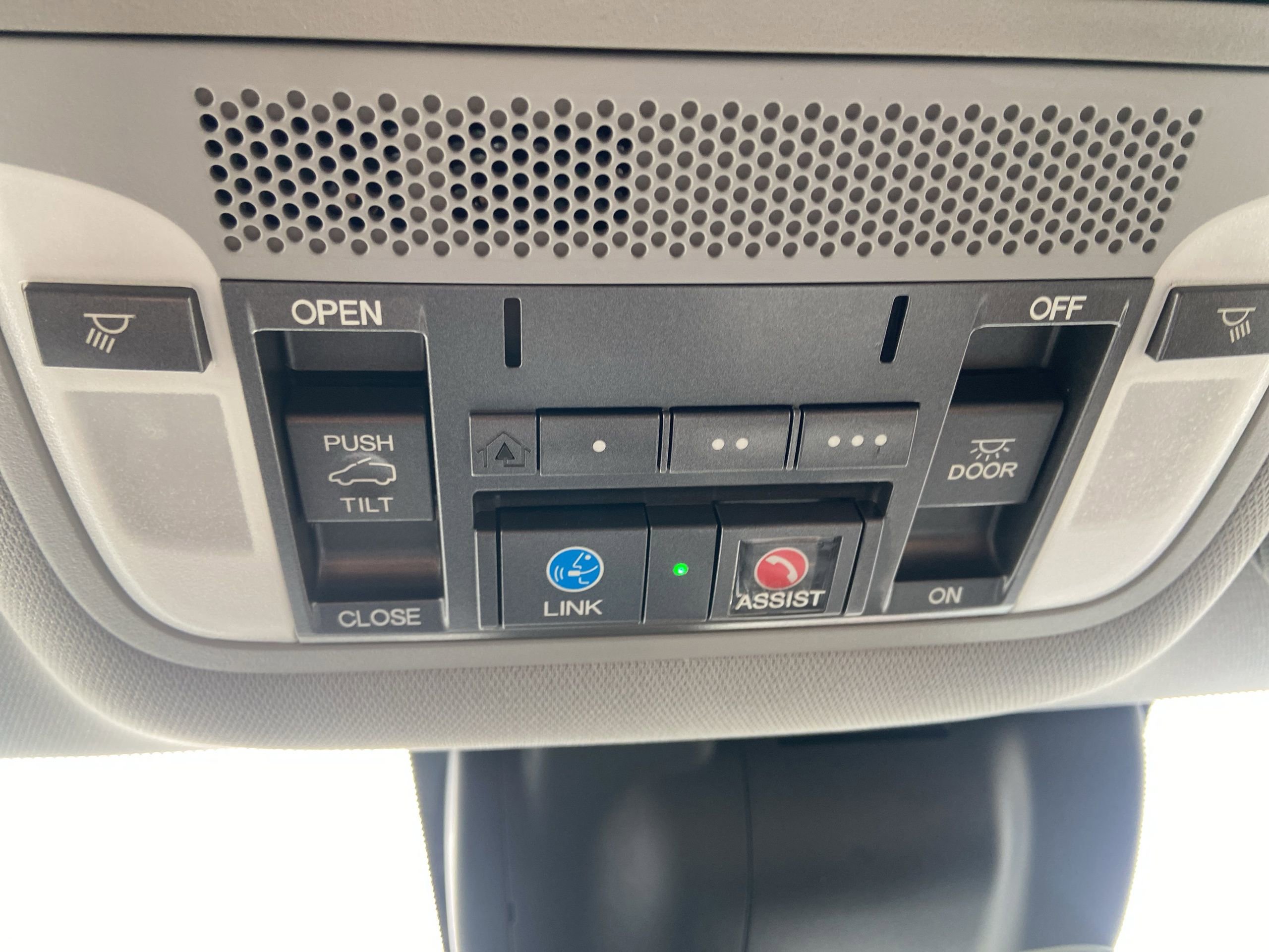 Used 2018 Acura MDX w/ Technology & Entertainment image 26