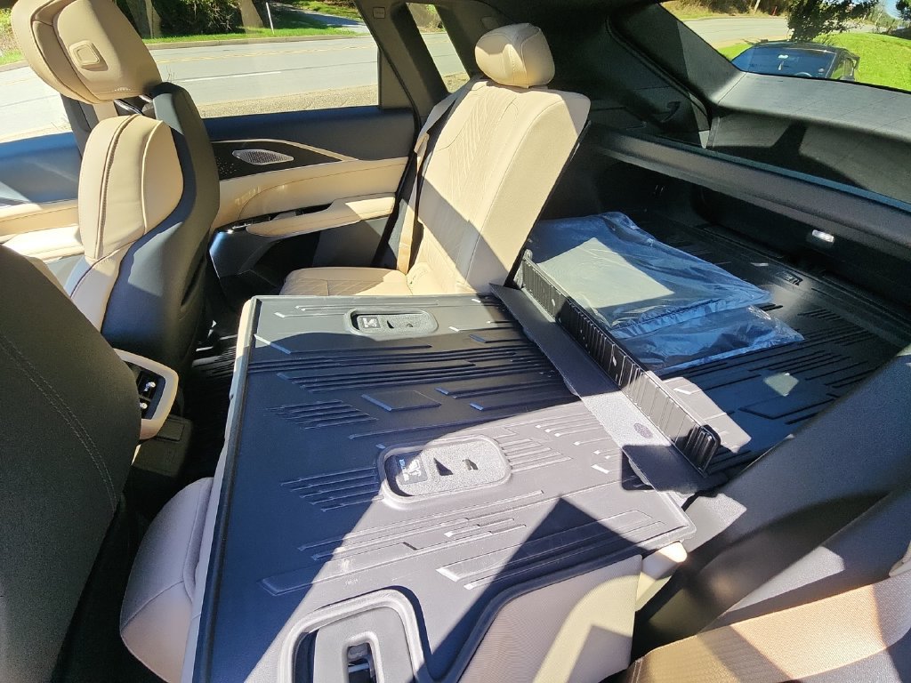 Certified 2026 Cadillac Lyriq Signature Luxury w/ Nappa Leather Package AWD/4WD image 38